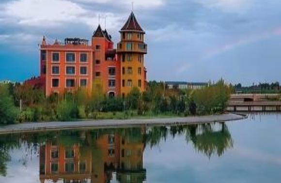 新疆阿勒泰布尔津县酒店出售